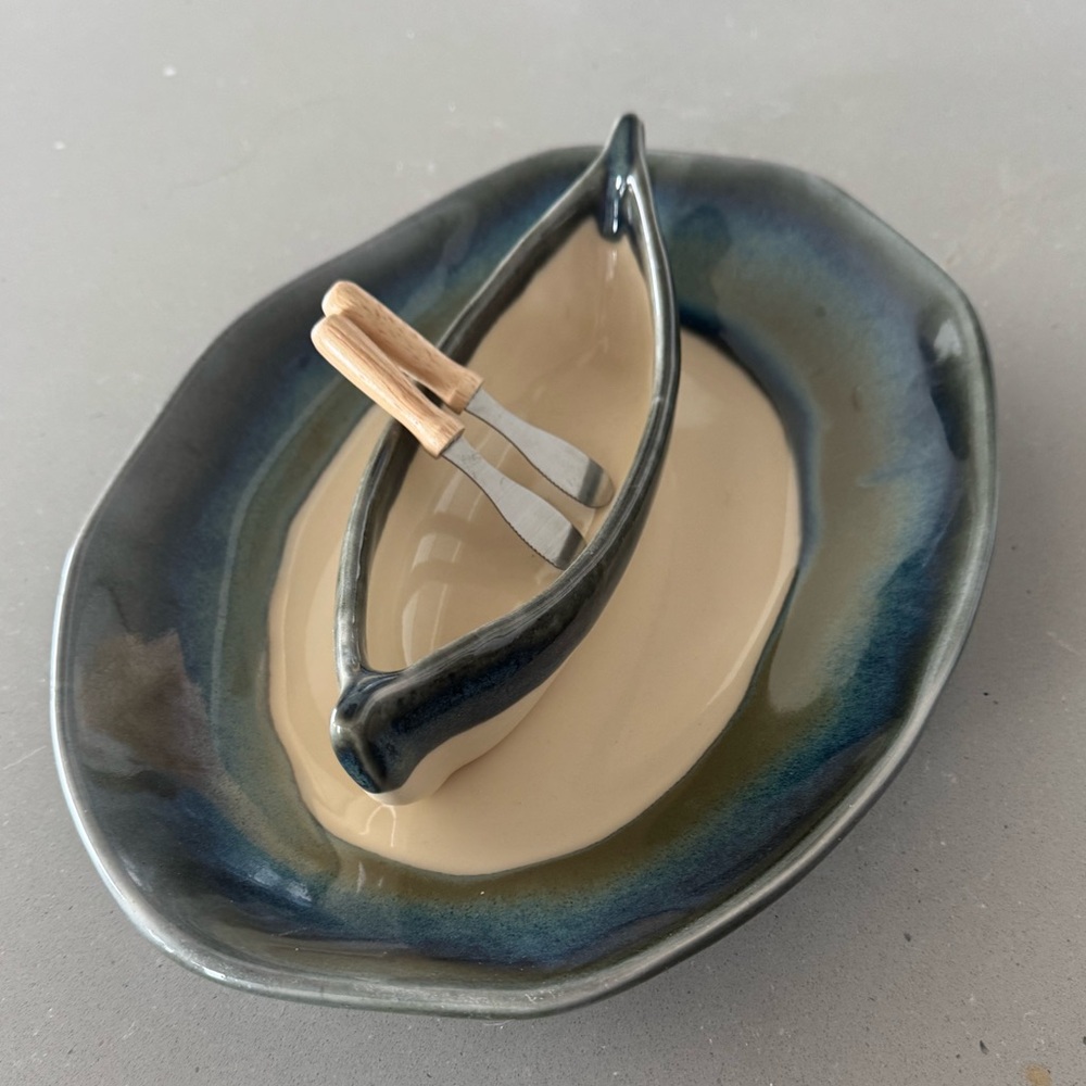 Canoe bowl and plate set. Granite.